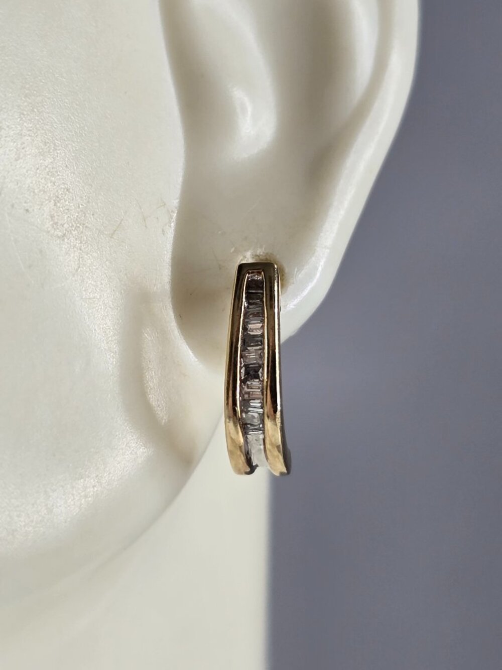 Womens Vintage Estate 10K Gold Diamond Shrimp Hoop Earrings 2.3g E5145